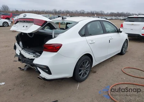 2021 Kia Forte Lxs z USA, uszkodzony, nr VIN 3KPF24AD9ME334084